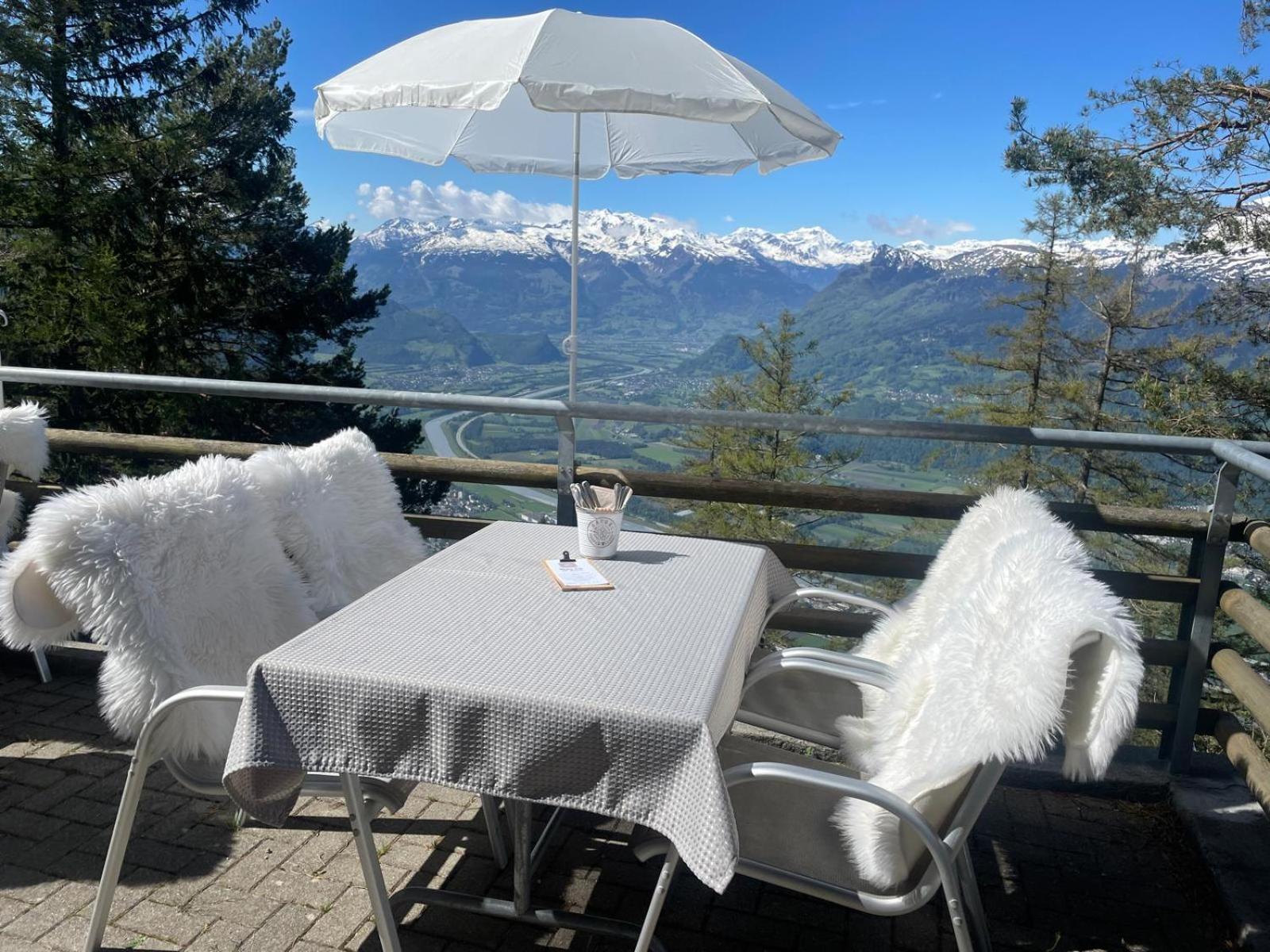 Berggasthaus Matu Triesenberg Exteriör bild